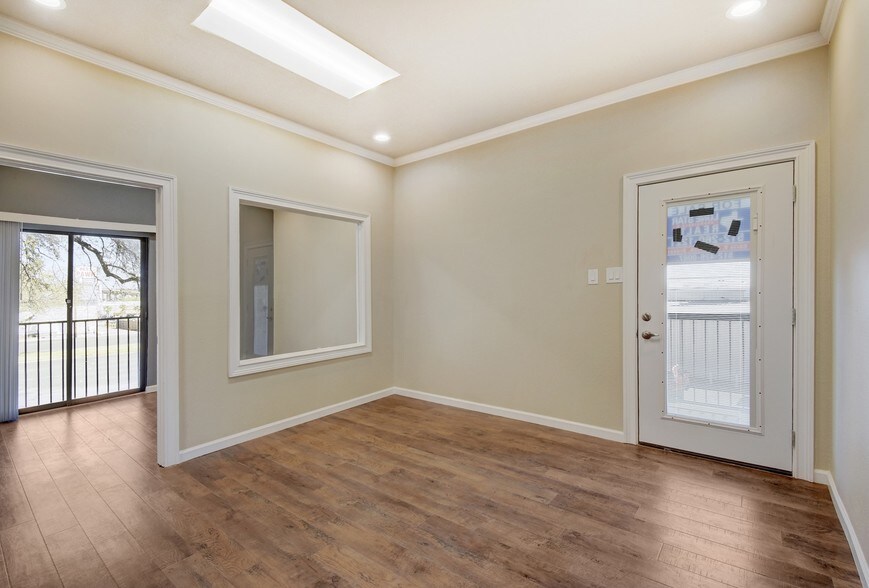 More Photos Of 13740 N Highway 183, Austin Office For Sale