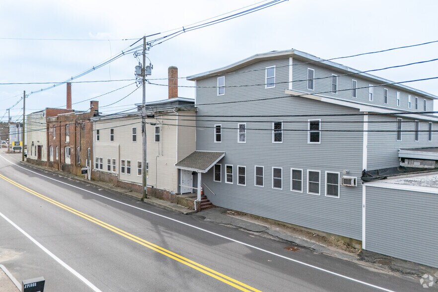 More Photos Of 1011-1057 Main St, Hanson Warehouse For Sale