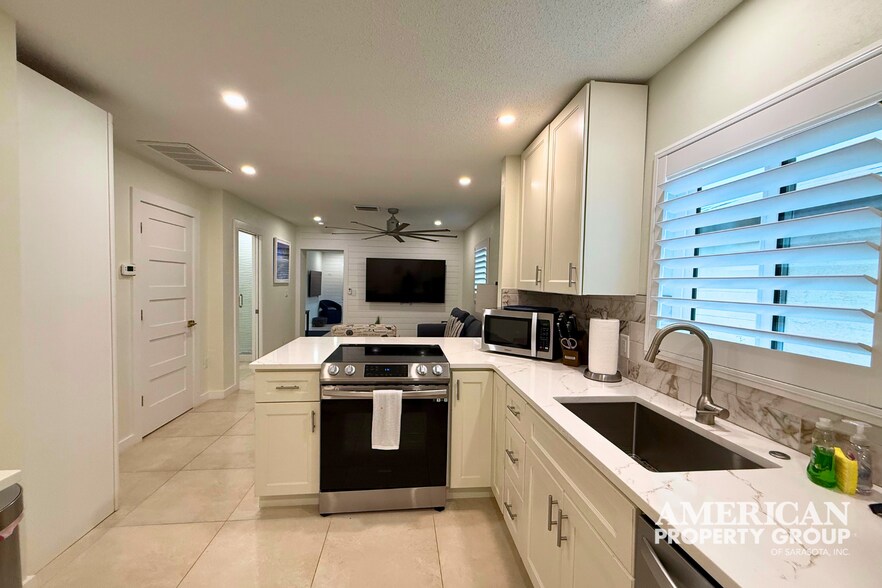 More Photos Of 1670 Stickney Point Rd, Sarasota Office For Sale