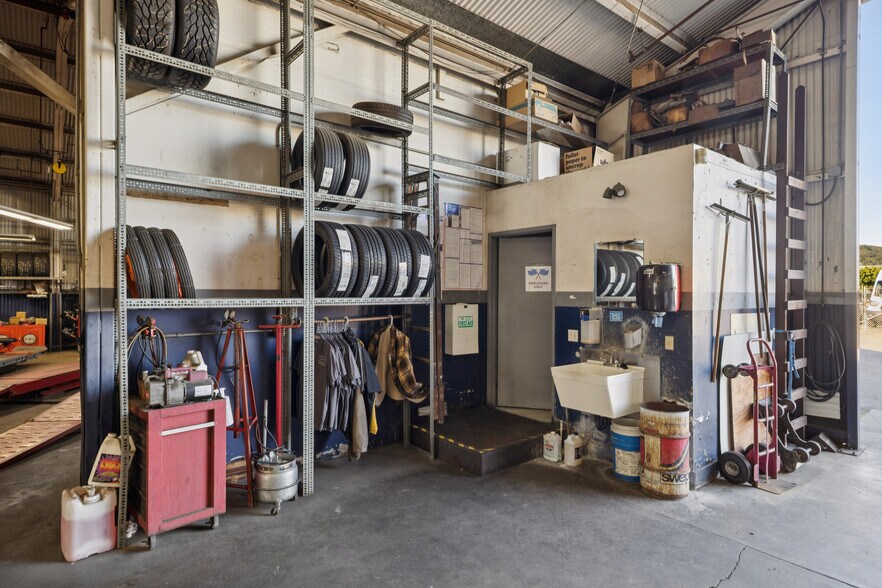 More Photos Of 25 Market St, San Rafael Service For Sale