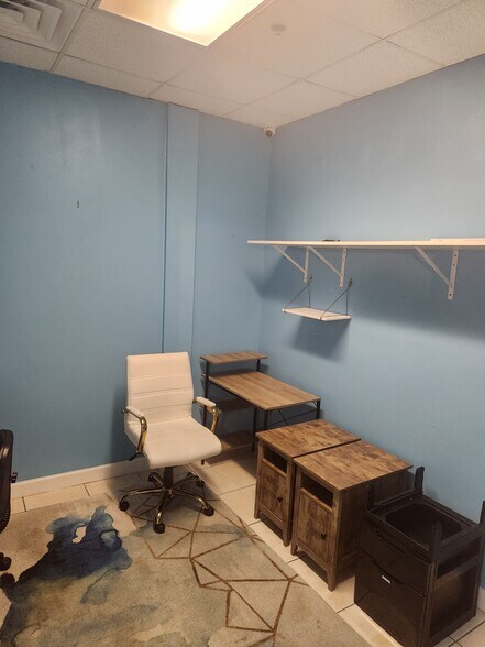 More Photos Of 5101 Dunlea Ct, Wilmington Storefront Retail Office For Lease