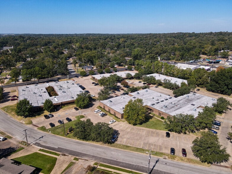 More Photos Of 3800 Paluxy Dr, Tyler Office For Lease