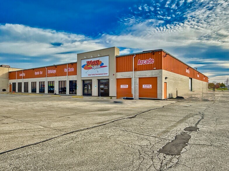 Primary Photo Of 7777-7847 N Caldwell Ave, Niles Manufacturing For Sale