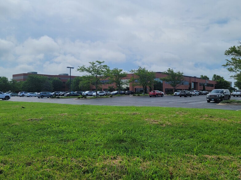 More Photos Of 3200 Robbins Rd, Springfield Office For Sale