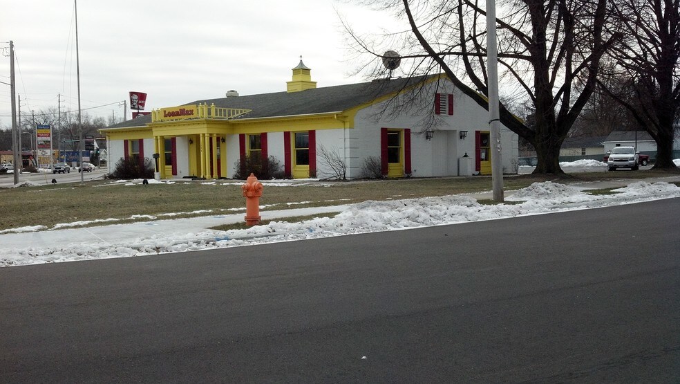 More Photos Of 1684 Main St, Green Bay Freestanding For Lease