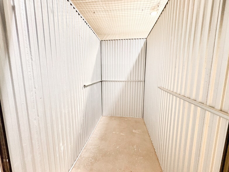 More Photos Of 2213 N Quaker Ave, Lubbock Self Storage For Sale