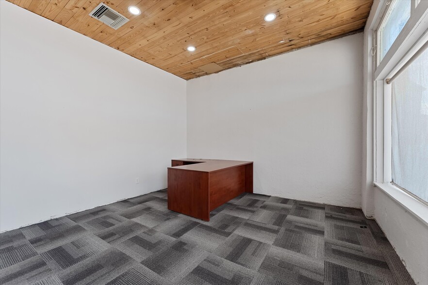 More Photos Of 313 E Main St, Humble Showroom For Sale