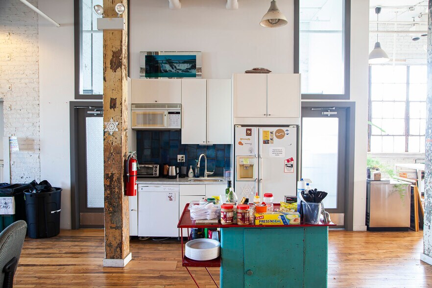 More Photos Of 401 N Wood St, Chicago Flex For Lease