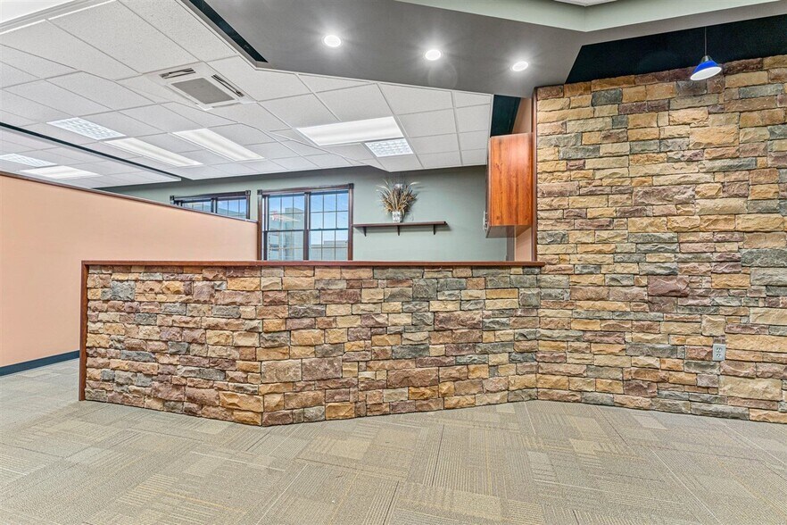 More Photos Of 728 College St, Bowling Green Office For Sale