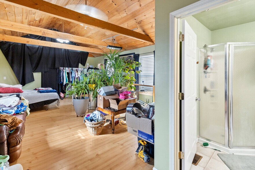 More Photos Of 372 Jones St, Decatur Warehouse For Sale