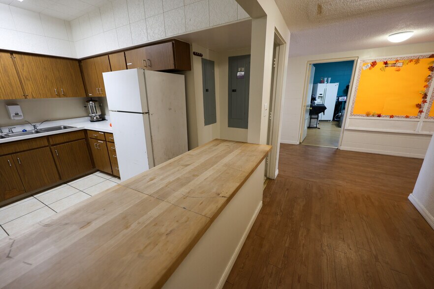 More Photos Of 3005 S Tuttle Ave, Sarasota Religious Facility For Sale