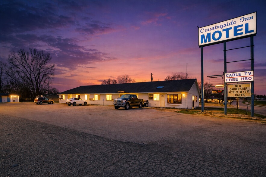 Primary Photo Of 2102 E Main St, Albert Lea Hotel For Sale