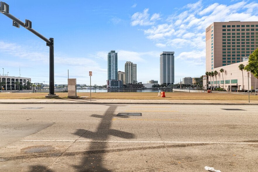 More Photos Of 315 E Bay St, Jacksonville Office For Lease