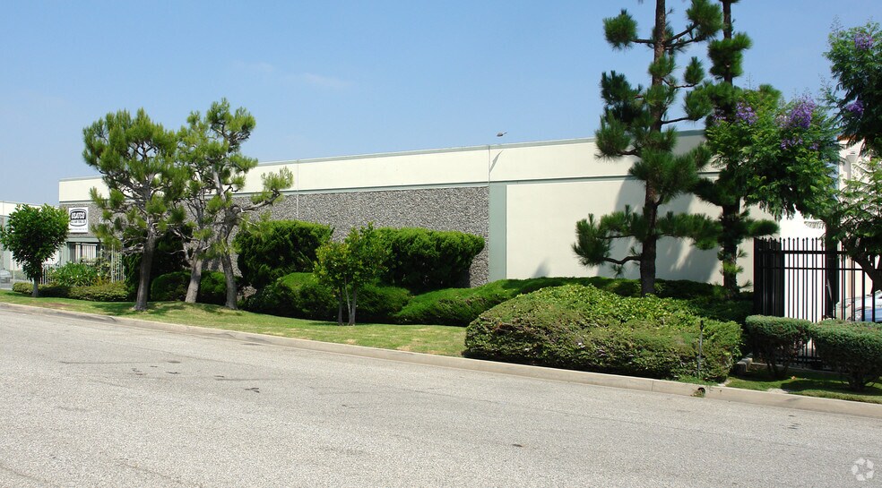 More Photos Of 1219 W Mahalo Pl, Compton Warehouse For Lease