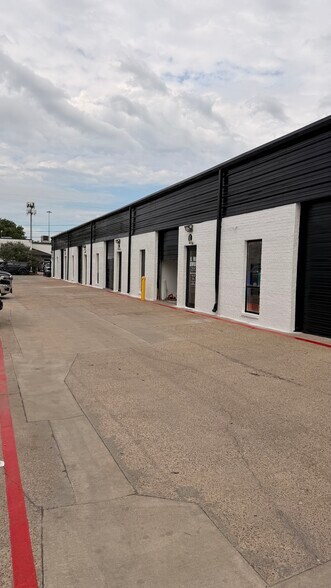 More Photos Of 11166 Ables Ln, Dallas Warehouse For Lease