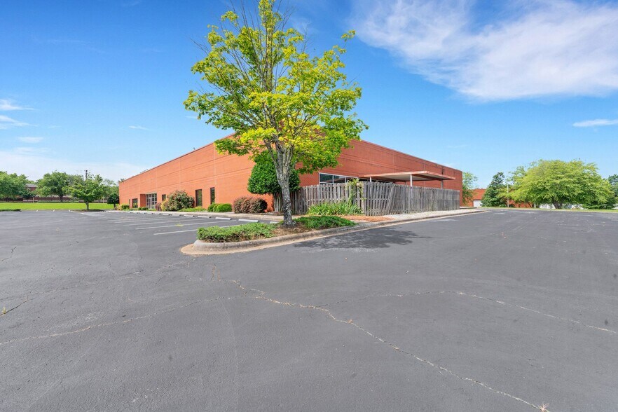 More Photos Of 2080 Brentwood St, High Point Office For Lease