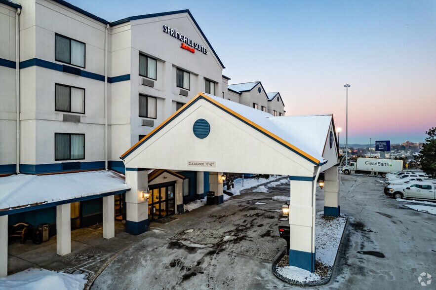 More Photos Of 16 Trinity Point Dr, Washington Hotel For Sale