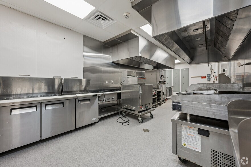 More Photos Of 1055 howell mill Rd, Atlanta Office For Lease
