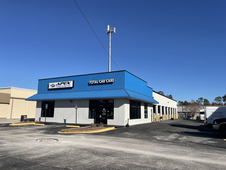 Primary Photo Of 3575 US Highway 17, Fleming Island Auto Repair For Sale