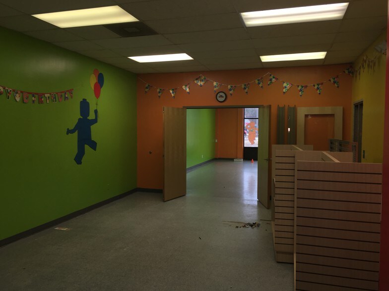 More Photos Of 1173 Queen St, Southington Unknown For Lease