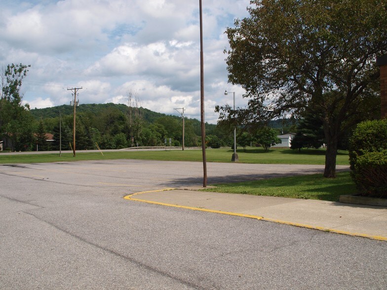 More Photos Of 201 Hoovertown Rd, Penfield Light Manufacturing For Lease