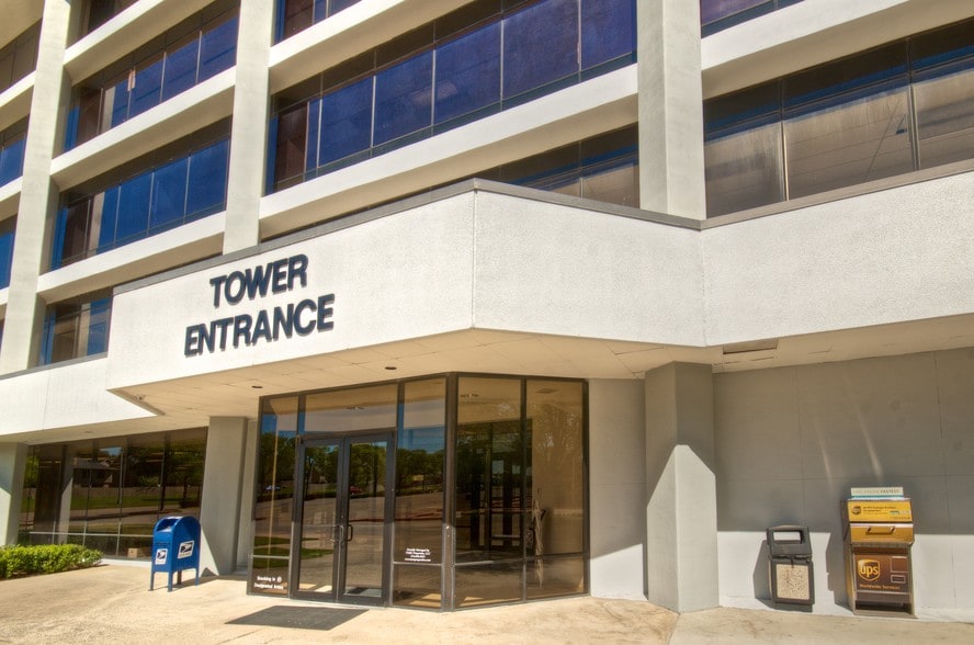 More Photos Of 1600 E Pioneer Pky, Arlington Medical For Sale