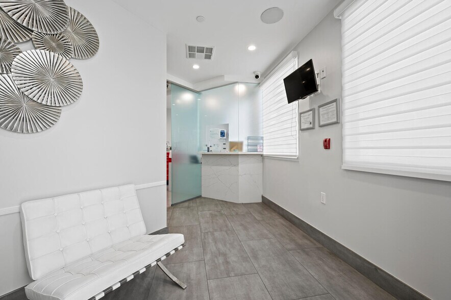 More Photos Of 20311 SW Birch St, Newport Beach Medical For Sale