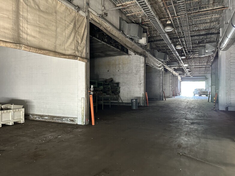More Photos Of 625 66th Ave SW, Vero Beach Manufacturing For Sale