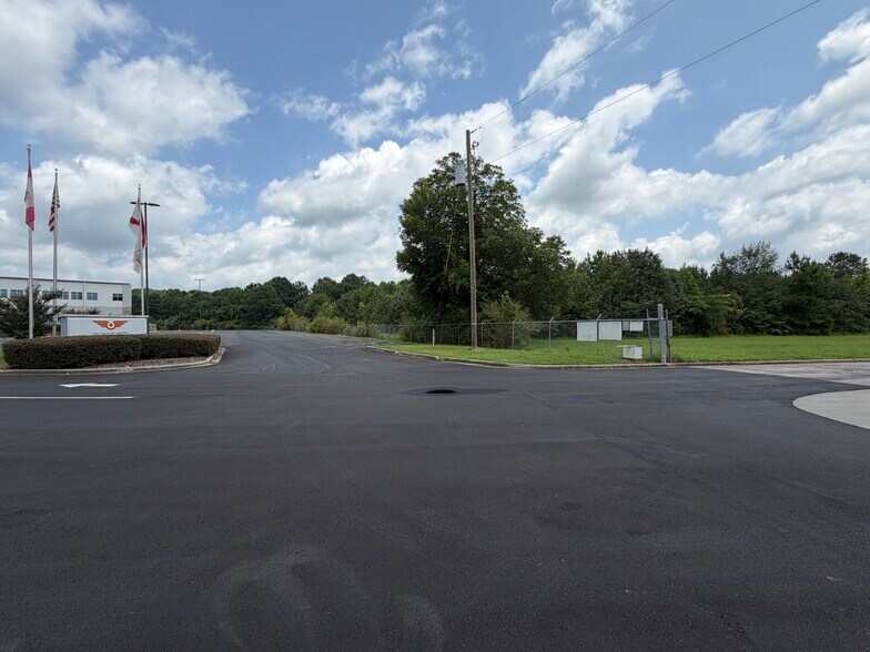 More Photos Of 65 National Dr, Anniston Land For Sale