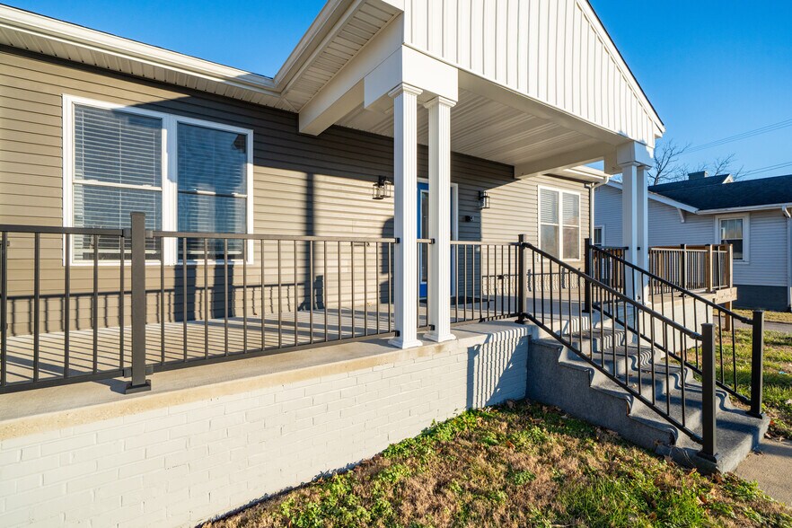 More Photos Of 2219 Frederica St, Owensboro Office For Sale