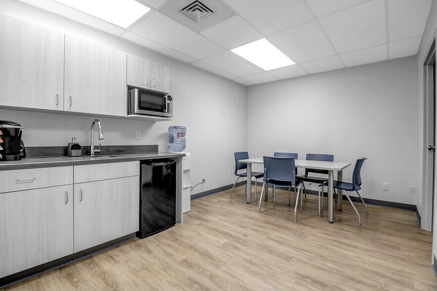 More Photos Of 250 Cross Keys Office Park, Fairport Unknown For Lease