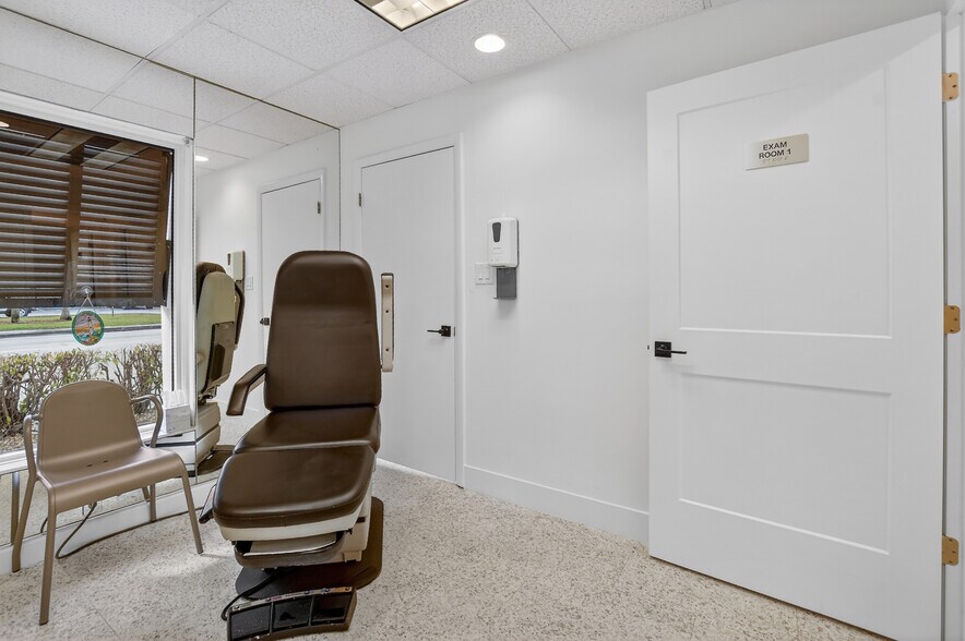 More Photos Of 665 SE 10th St, Deerfield Beach Medical For Sale