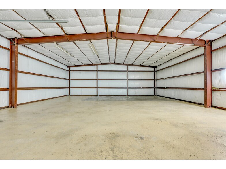 More Photos Of 1612 Shenandoah Dr, Cedar Park Warehouse For Sale