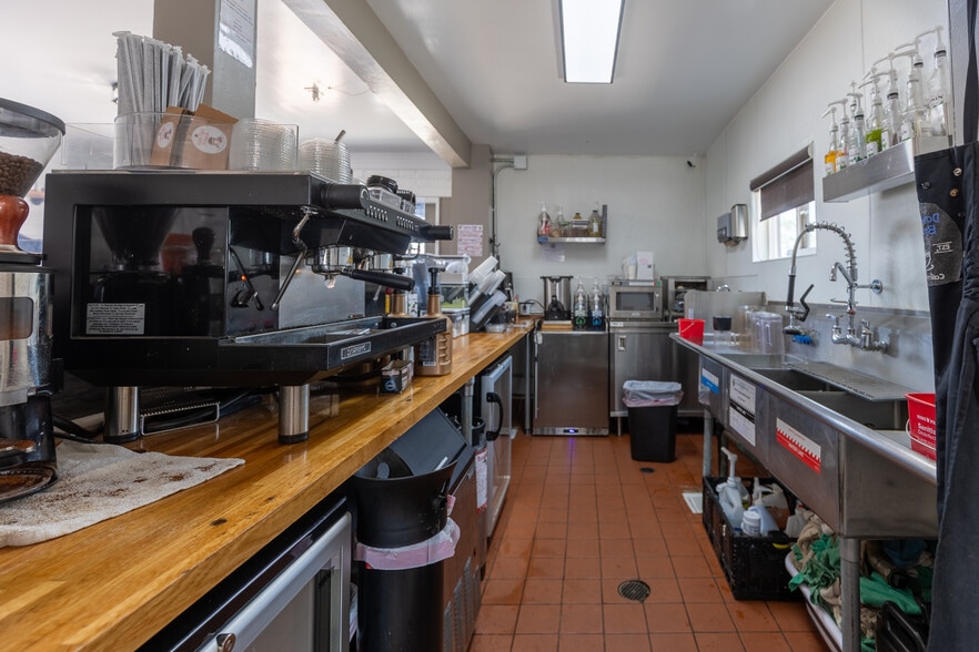 More Photos Of 950 Calimesa Blvd, Calimesa Freestanding For Sale