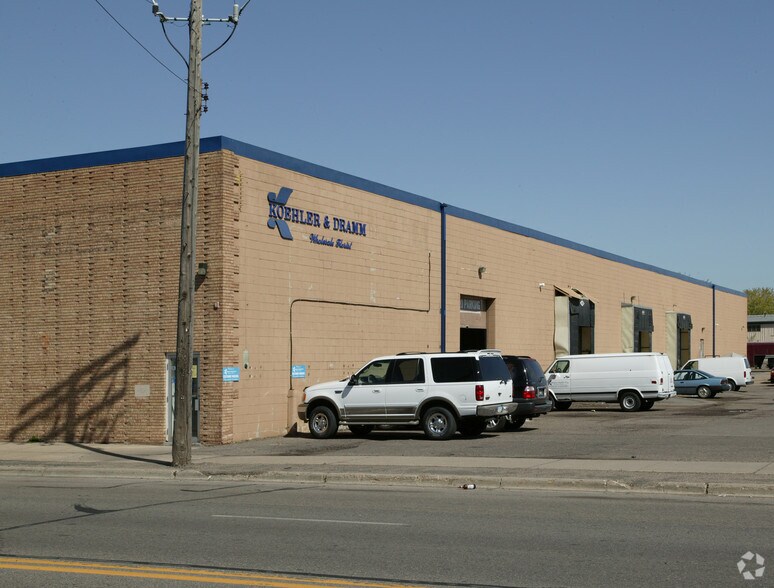 More Photos Of 2323-2409 E Hennepin Ave, Minneapolis Warehouse For Sale