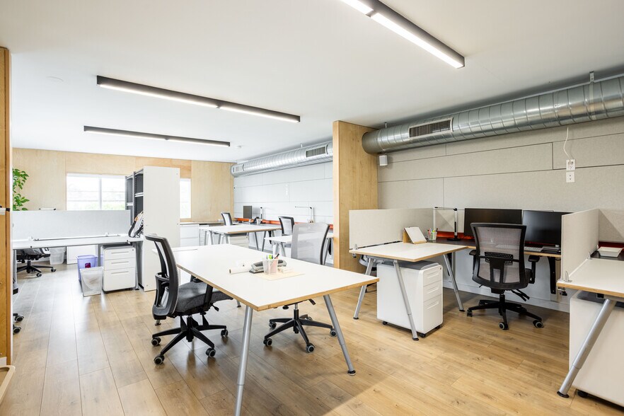 More Photos Of 12421 Venice Blvd, Los Angeles Loft Creative Space For Sale
