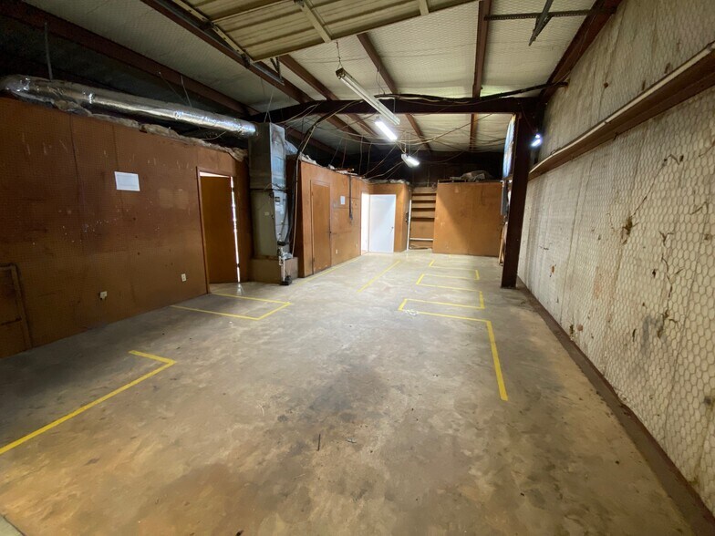 More Photos Of 13306 State Highway 110 S, Tyler Warehouse For Lease