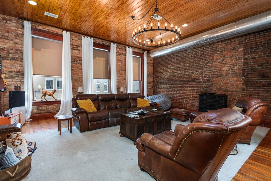 More Photos Of 1012 Noble St, Anniston Storefront Retail Office For Sale