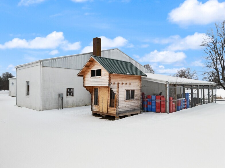 More Photos Of 677 S Cardinal Ln, Scottsburg Industrial For Sale