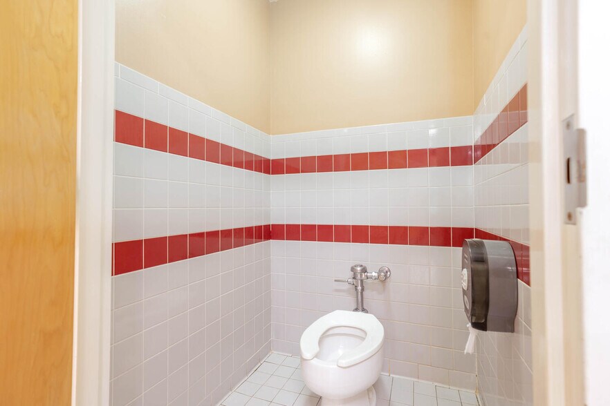 More Photos Of 2081 Mesa Valley Way, Austell Specialty For Sale