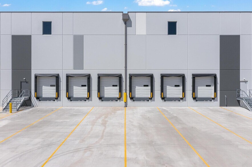 More Photos Of 701-705 Executive Blvd., Valley Cottage Distribution For Lease