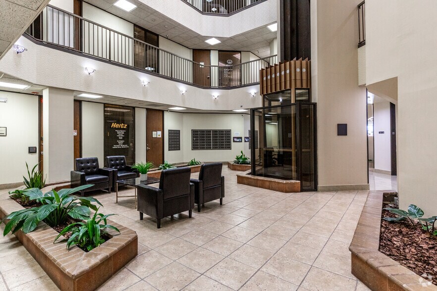 More Photos Of 11999 Katy Fwy, Houston Office For Lease