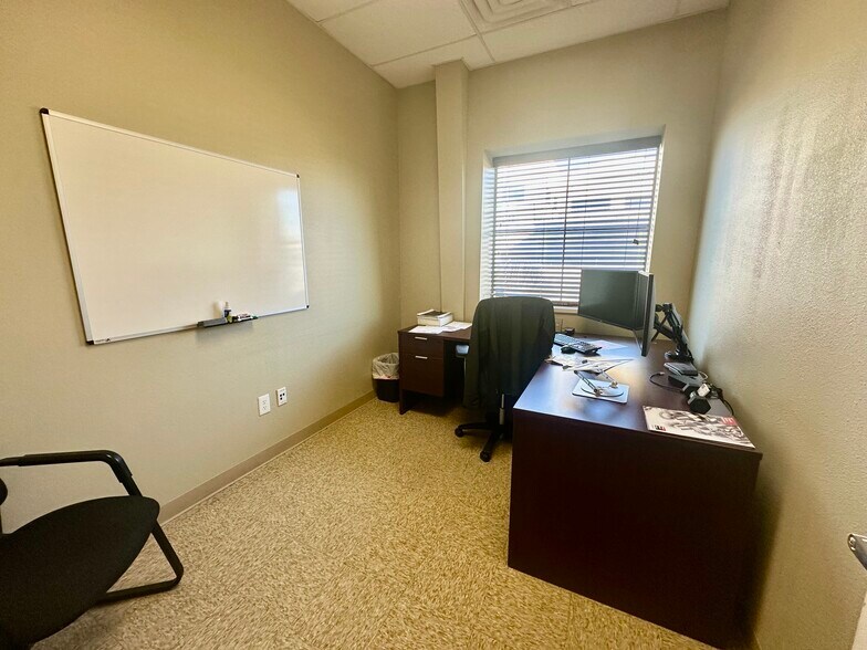 More Photos Of 4904 Railroad St, Deer Park Service For Lease