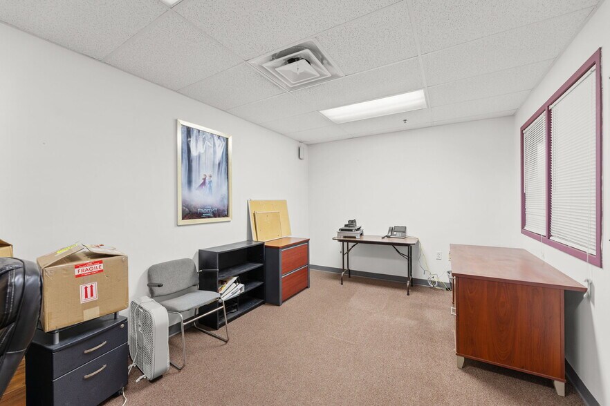 More Photos Of 900 W Miller Rd, Iola Manufacturing For Sale