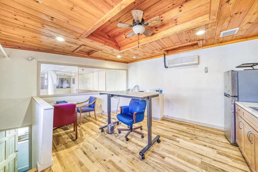 More Photos Of 99 Middle St, Manchester Office Residential For Sale