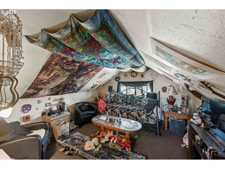 More Photos Of 1900 Monroe St, North Bend Apartments For Sale