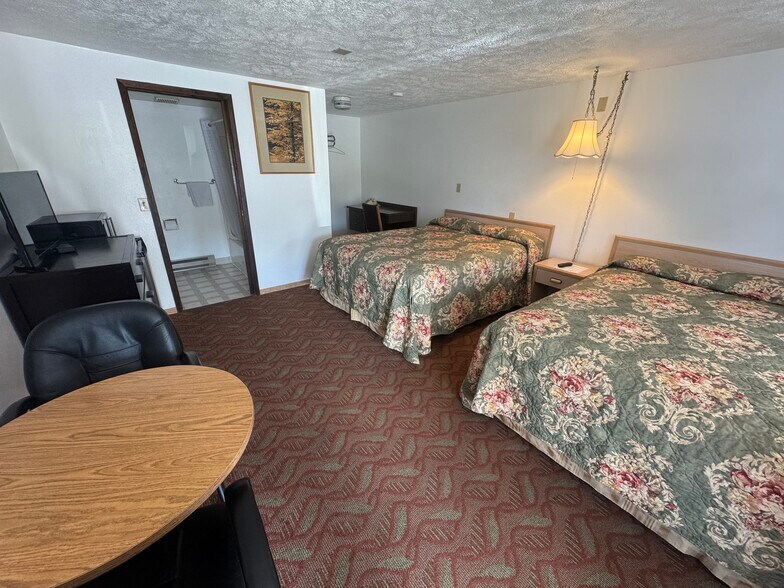 More Photos Of 2905 W Sunset Blvd, Spokane Hotel For Sale