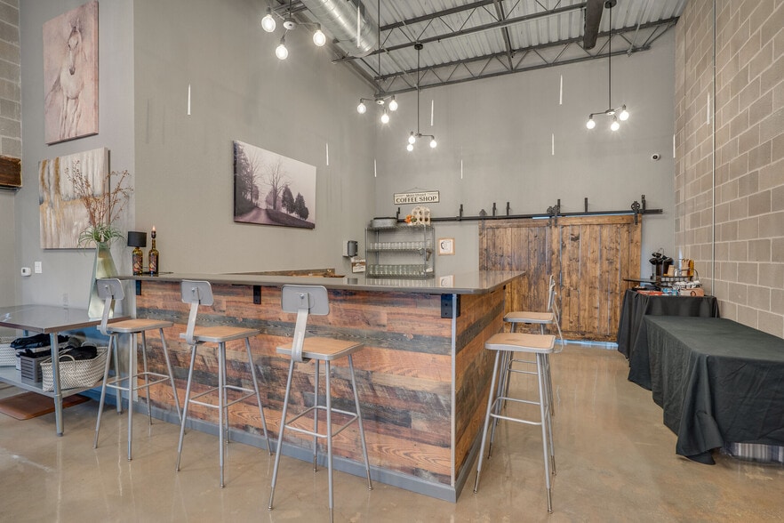 More Photos Of 109-111 S Main St, Irving Restaurant For Sale