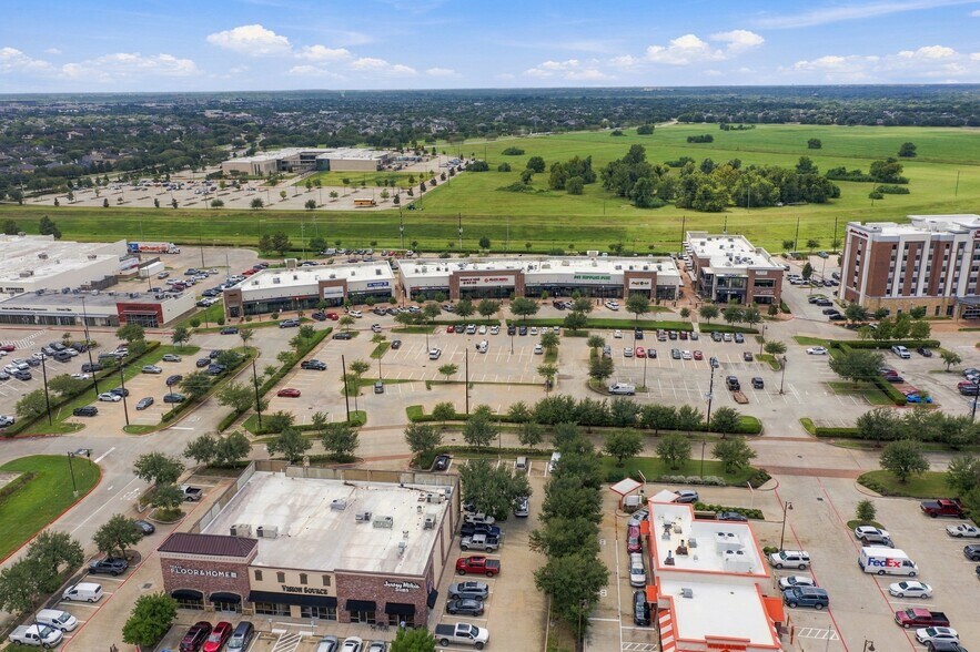 More Photos Of 350 Promenade Way, Sugar Land General Retail For Sale