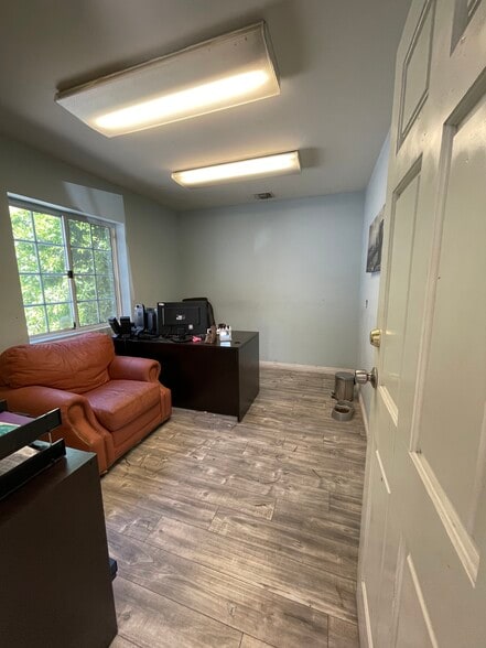 More Photos Of 8823 Fenwick St, Sunland Office For Lease